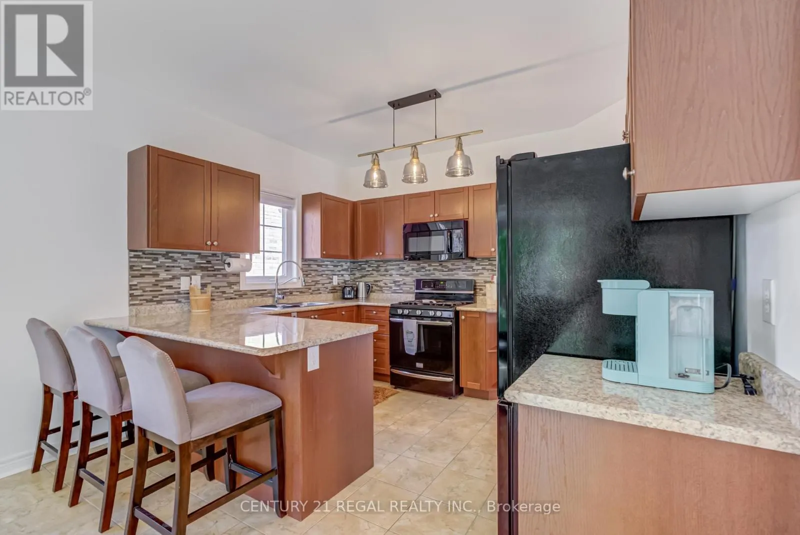 4 HAYFIELD AVENUE