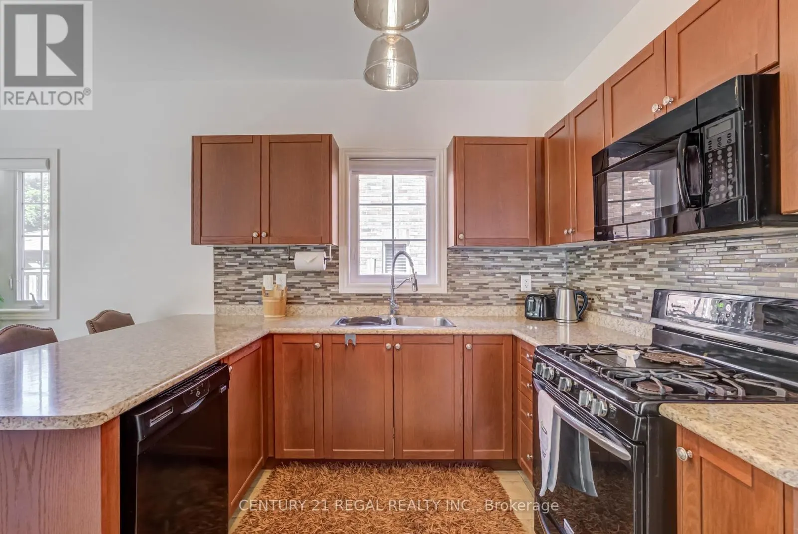 4 HAYFIELD AVENUE