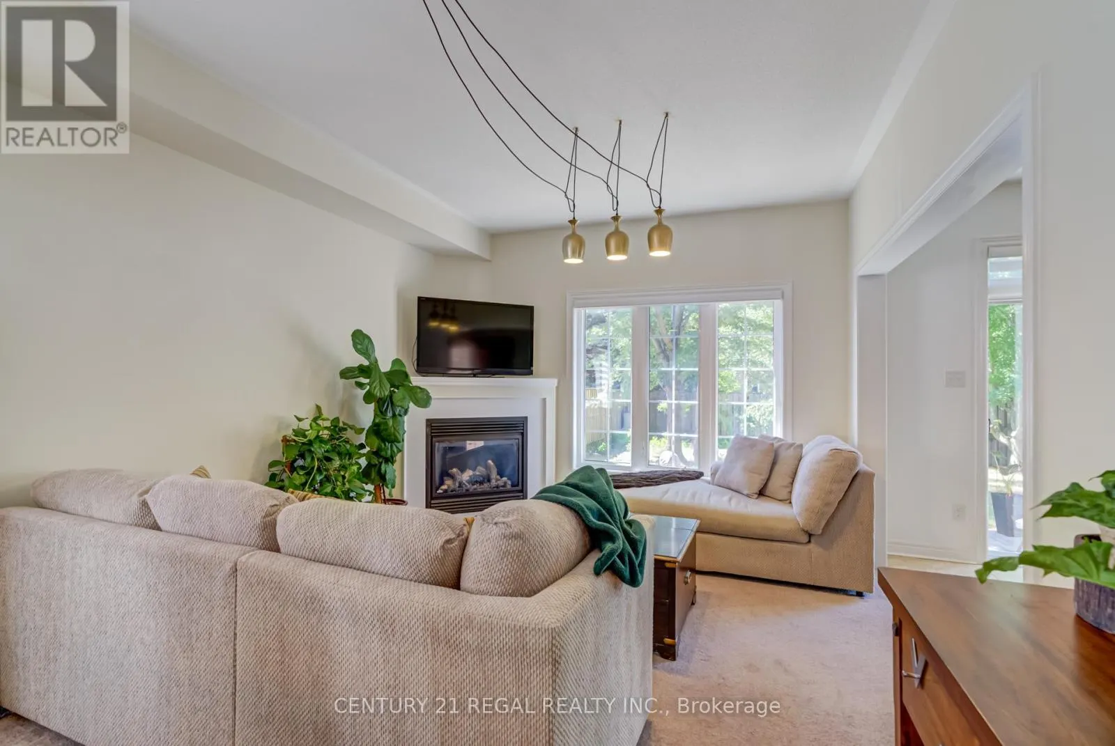 4 HAYFIELD AVENUE