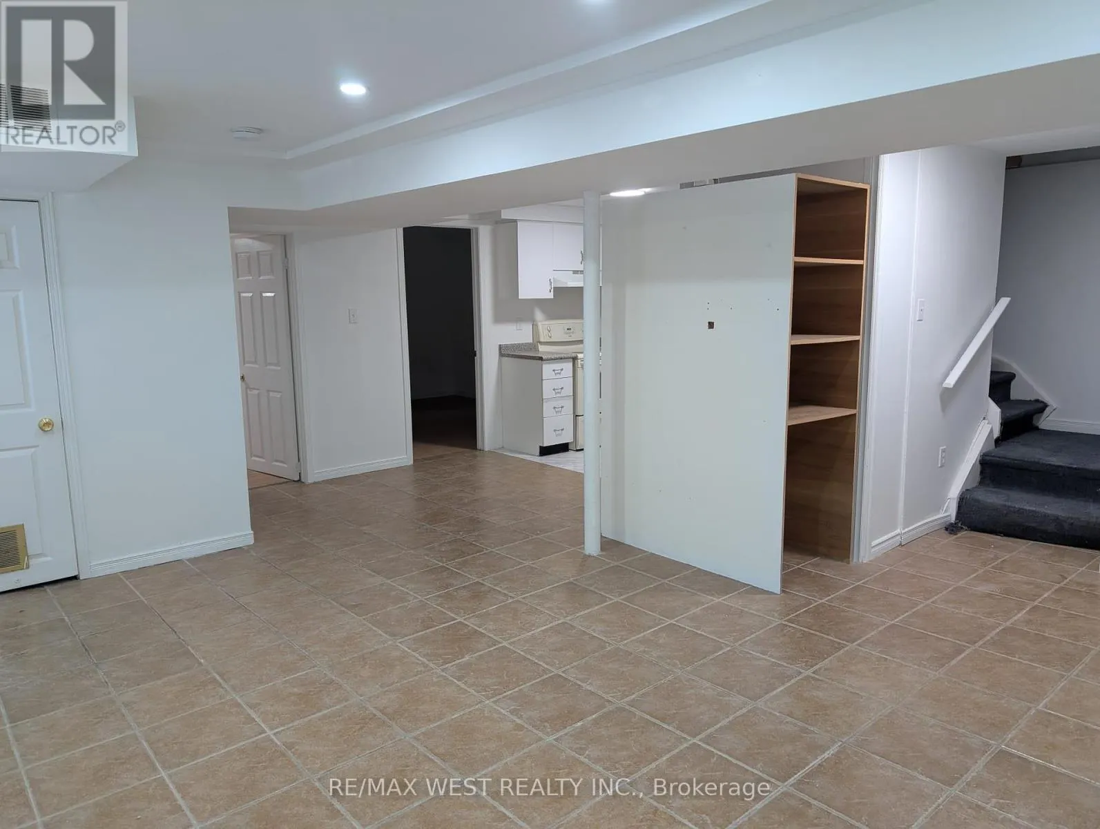 BSMT - 45 MERCER CRESCENT