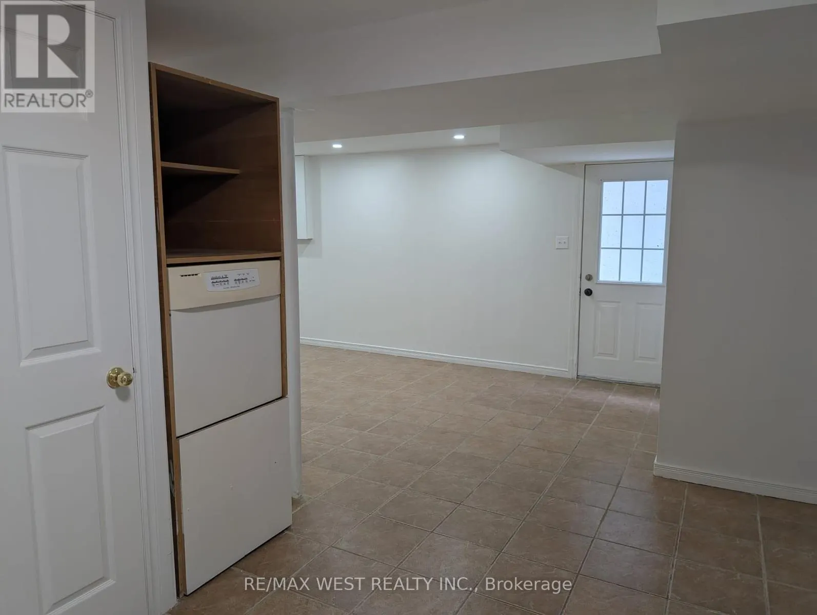 BSMT - 45 MERCER CRESCENT