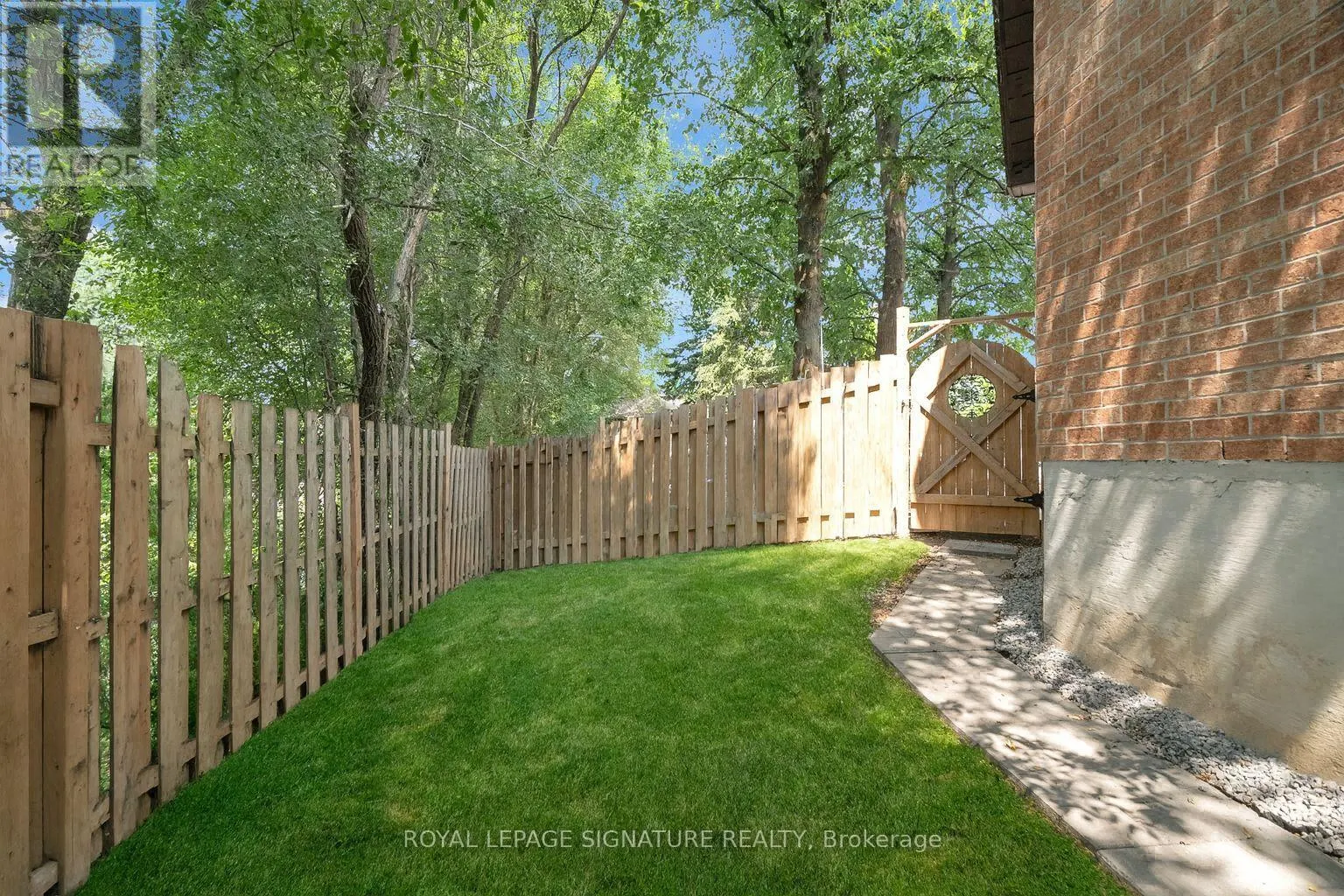 34 BARCLAY COURT