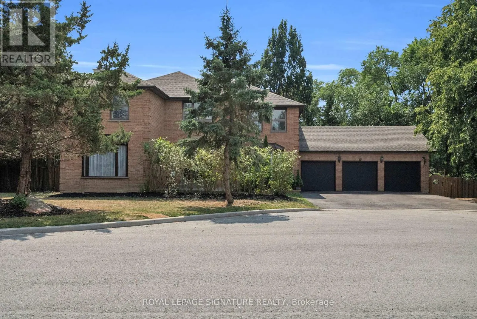 34 BARCLAY COURT