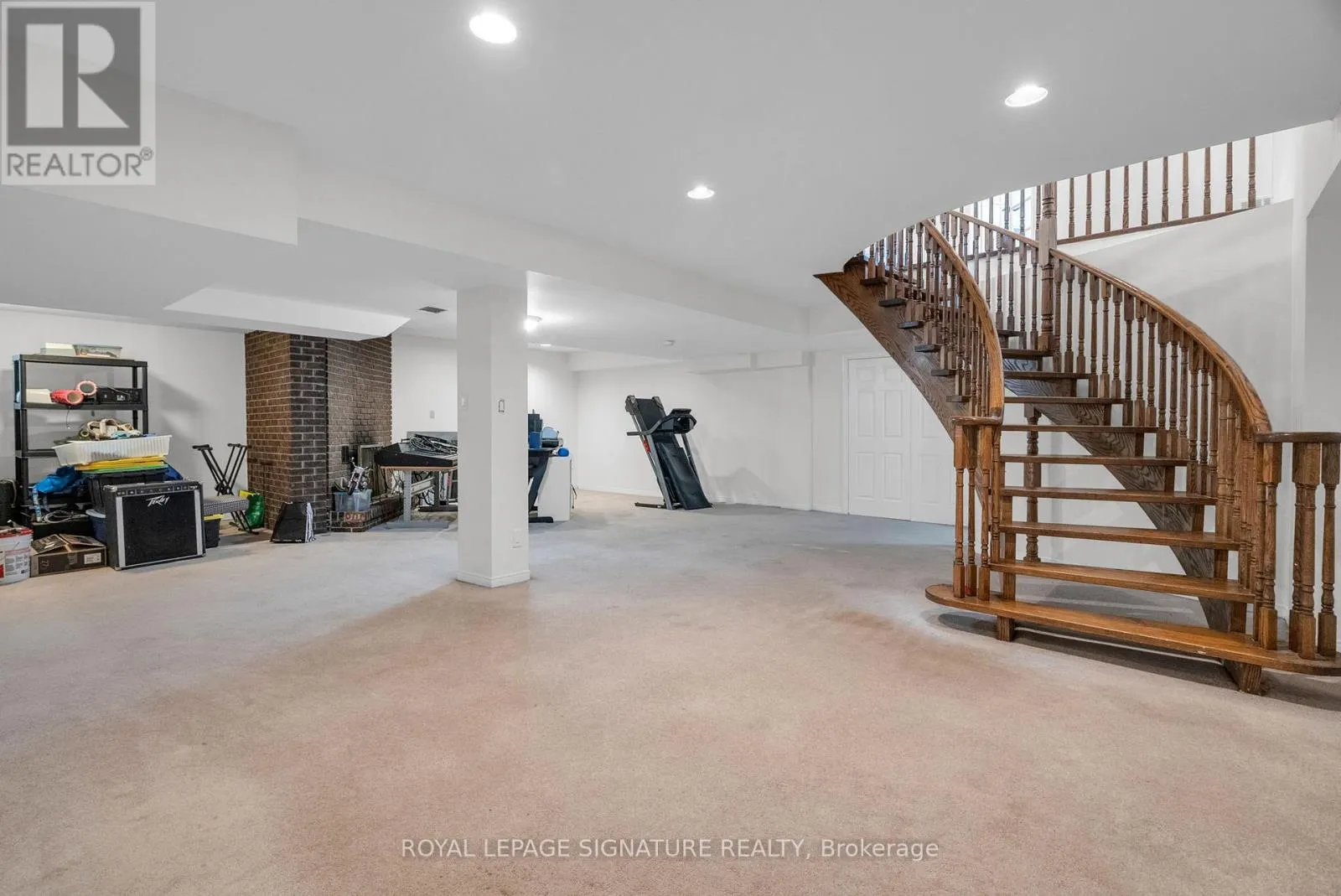 34 BARCLAY COURT