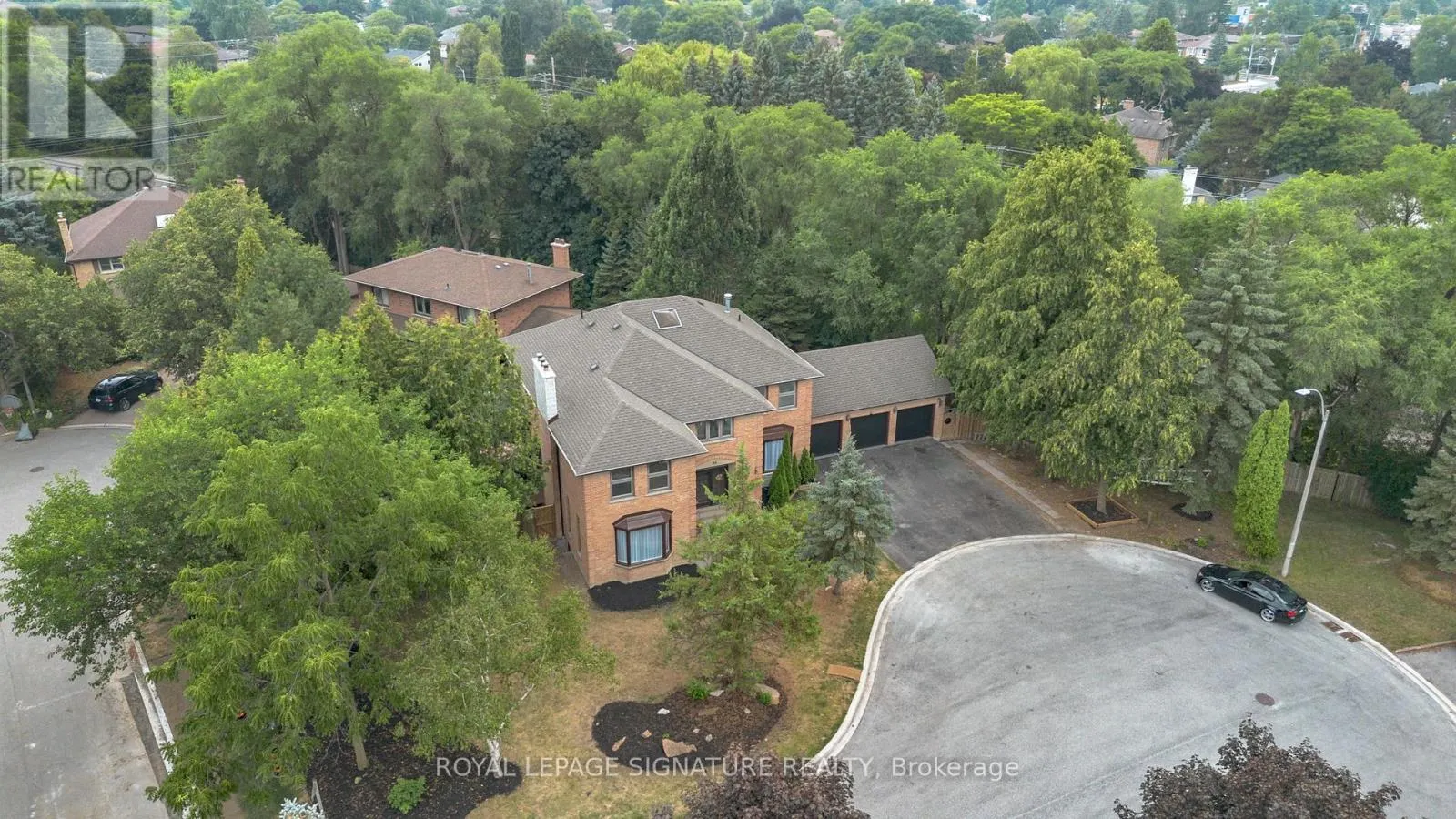 34 BARCLAY COURT