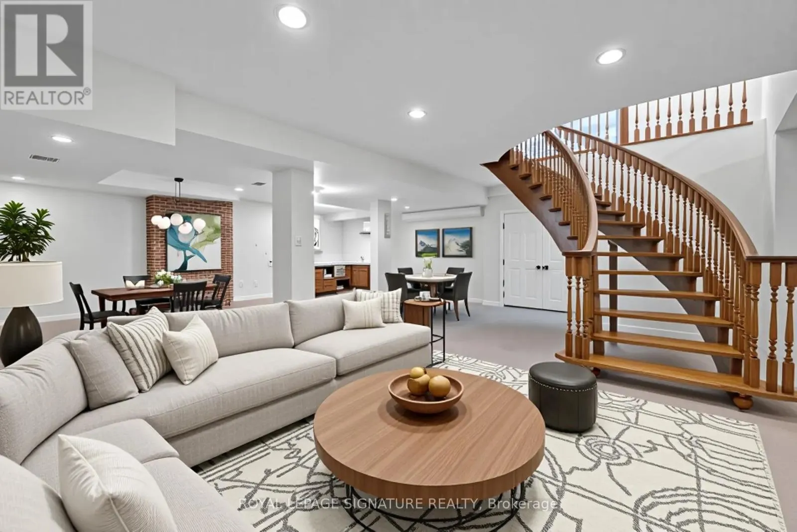 34 BARCLAY COURT