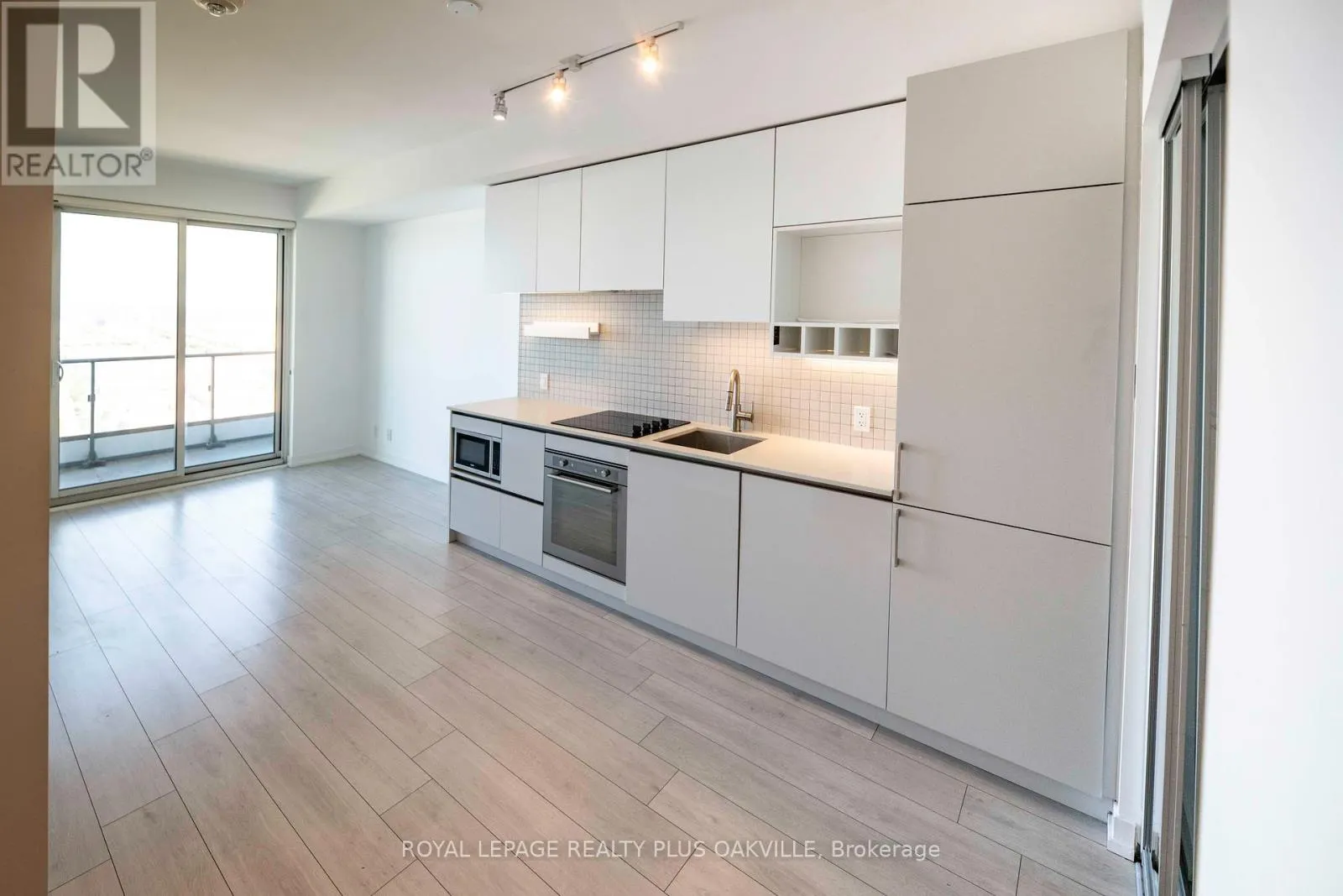3315 - 950 PORTAGE PARKWAY