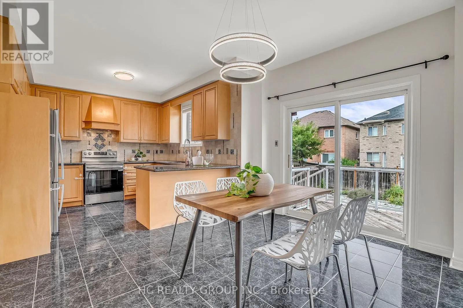 130 ROYVIEW CRESCENT