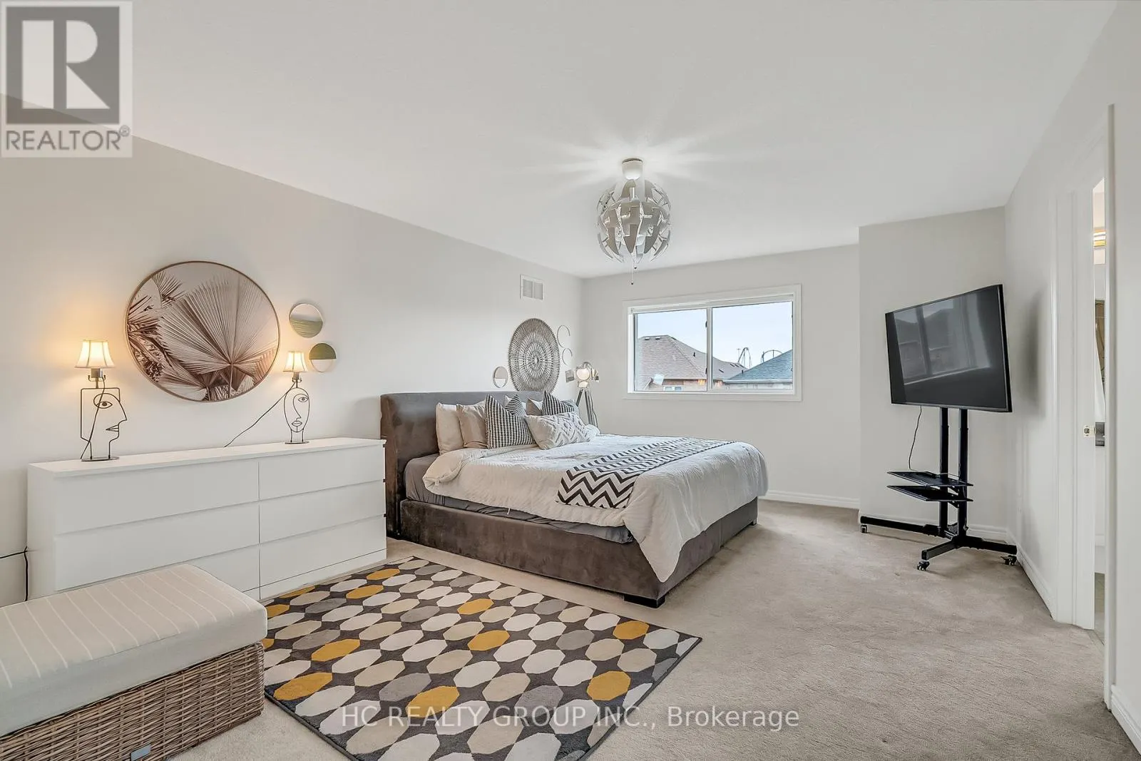 130 ROYVIEW CRESCENT