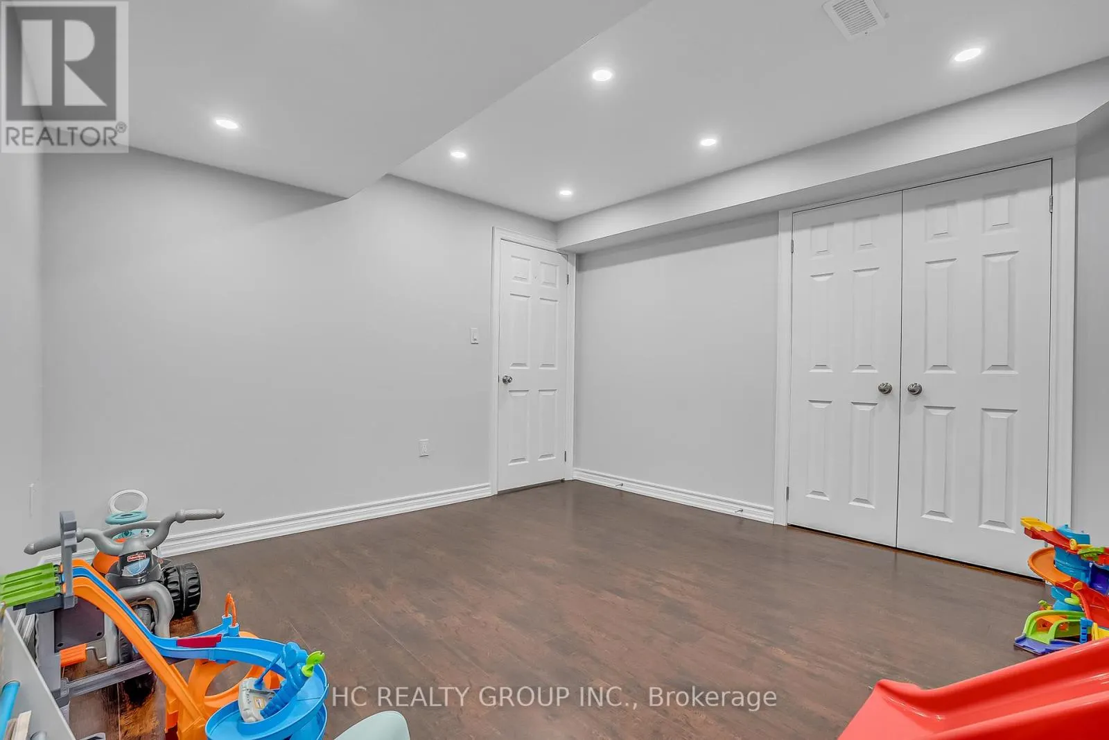 130 ROYVIEW CRESCENT