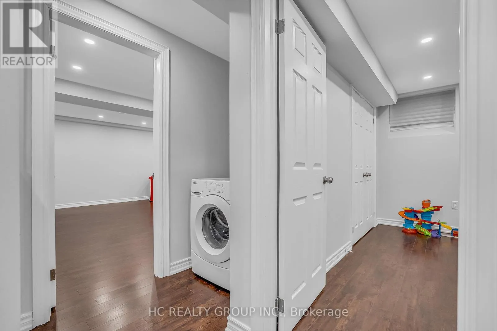 130 ROYVIEW CRESCENT