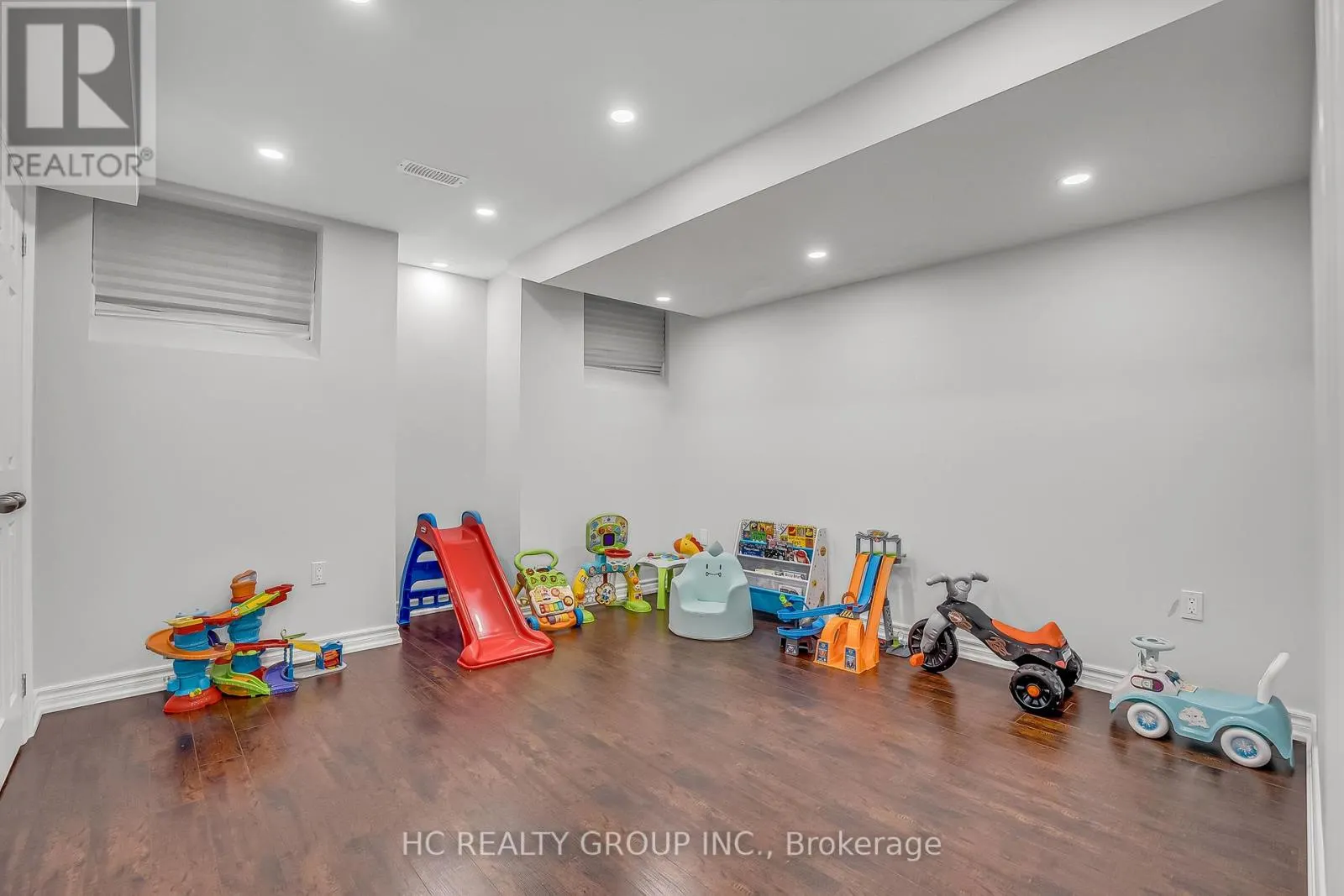130 ROYVIEW CRESCENT