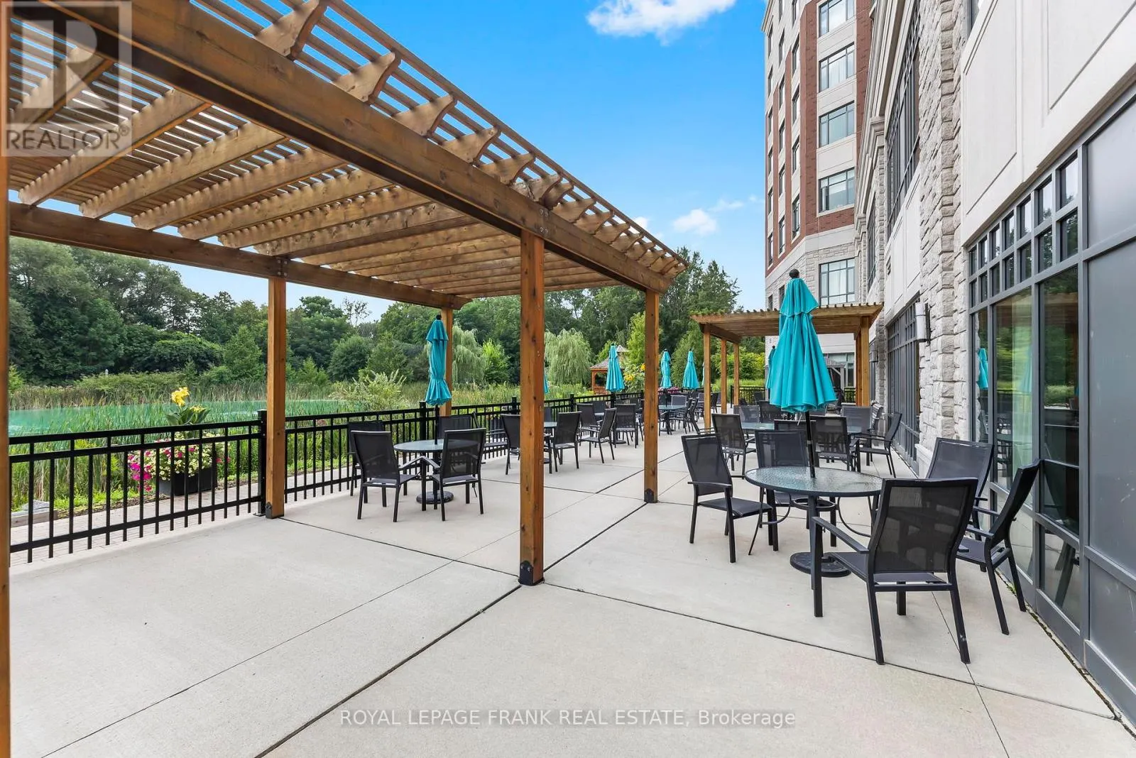 320 - 420 WILLIAM GRAHAM DRIVE, #320