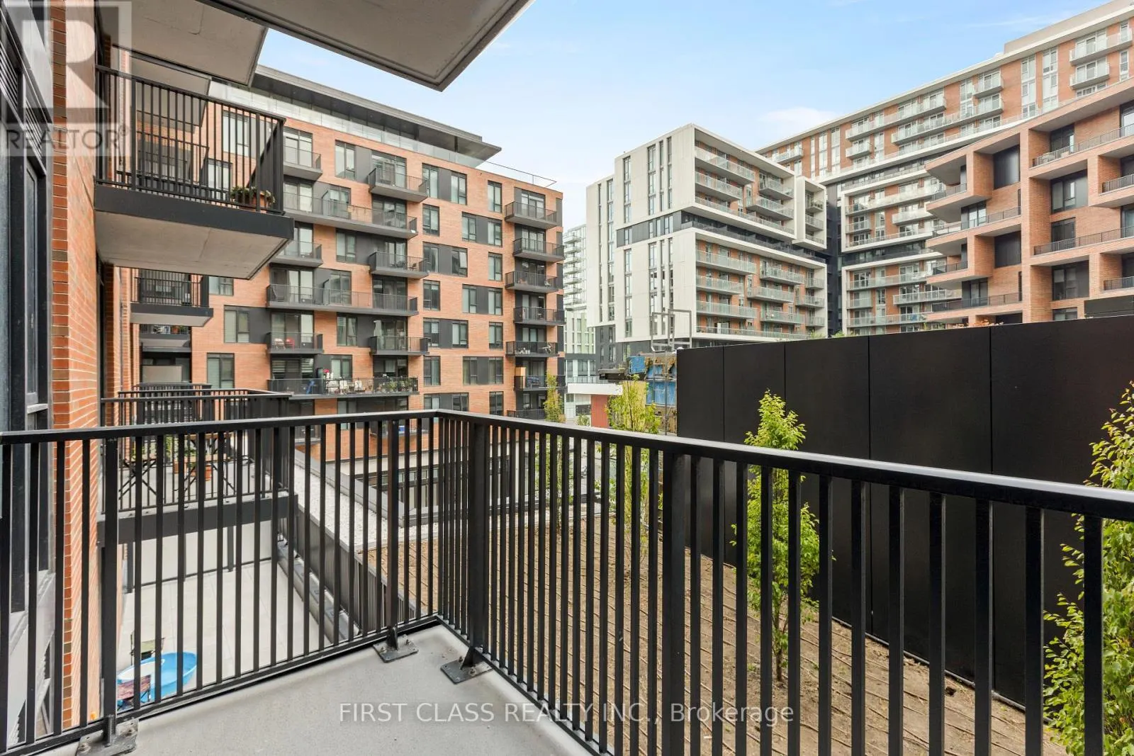 405 - 38 SIMCOE PROMENADE W