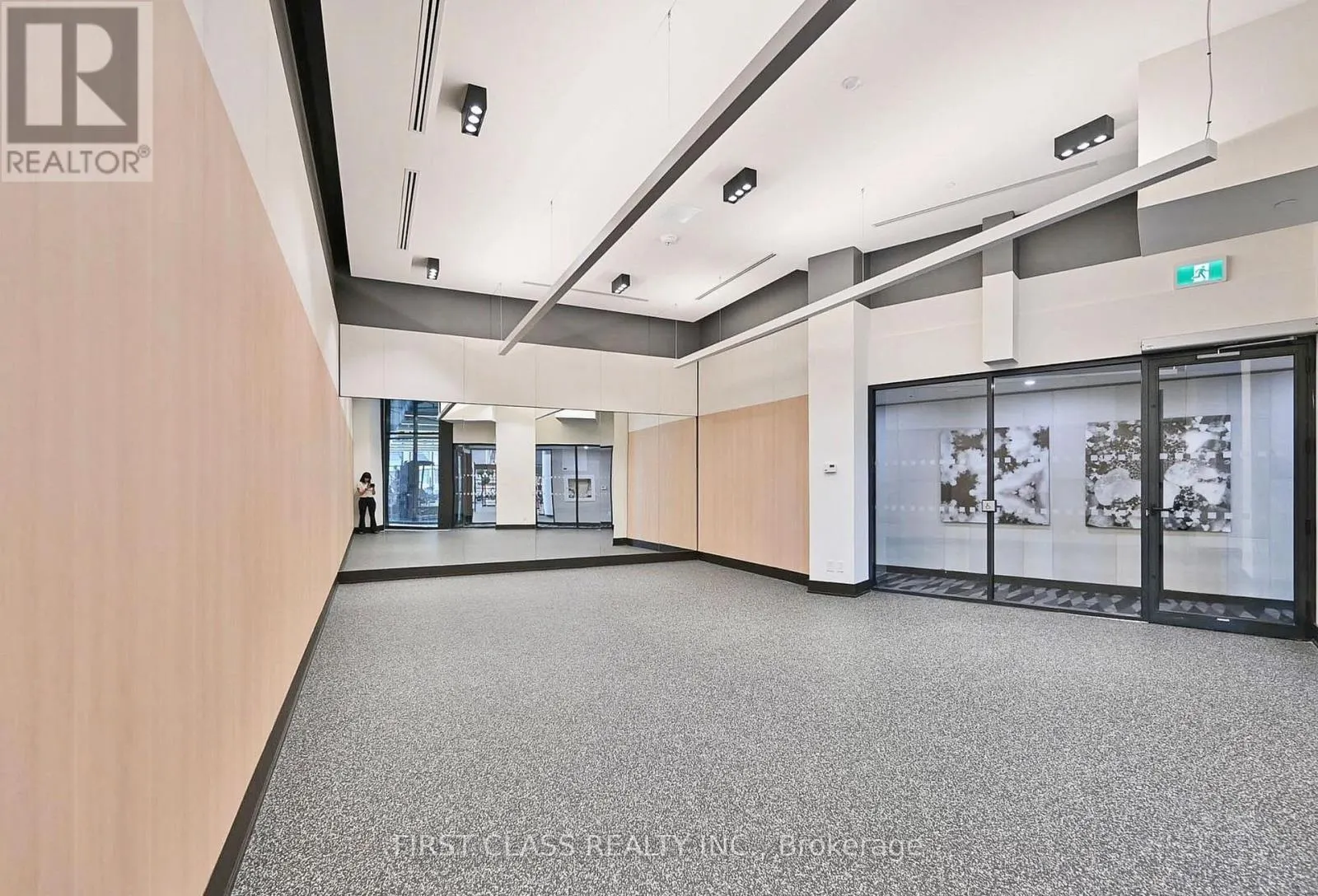 405 - 38 SIMCOE PROMENADE W