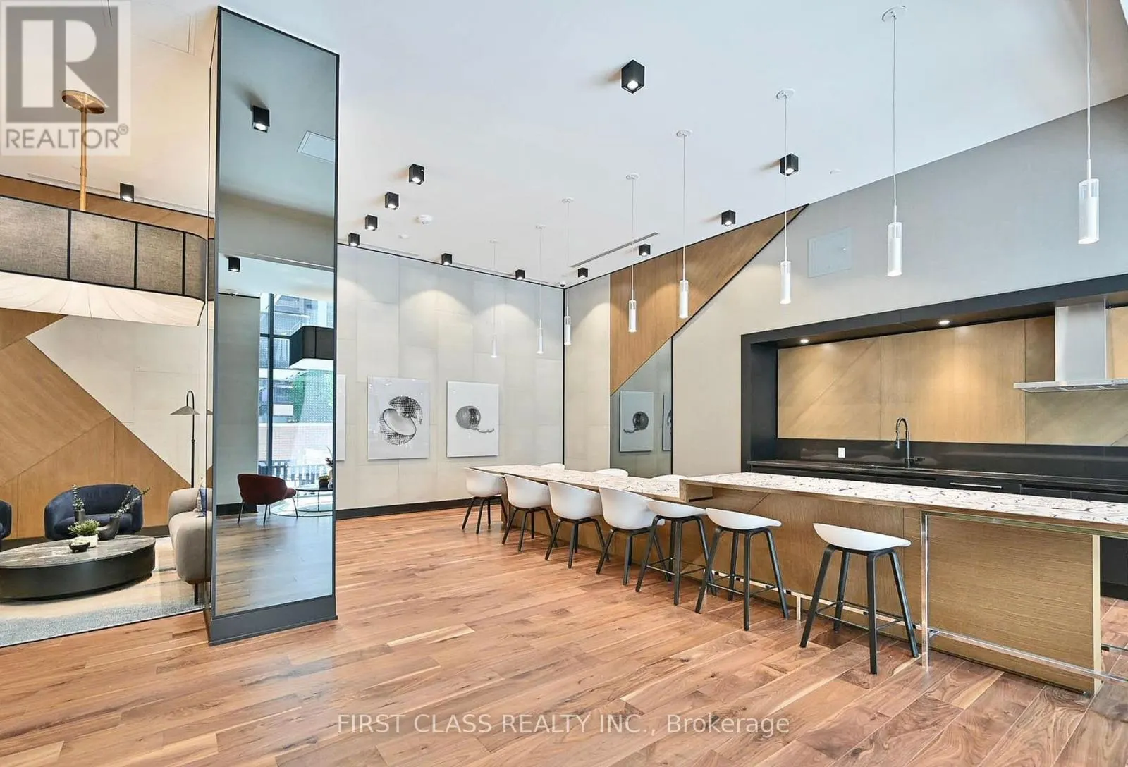 405 - 38 SIMCOE PROMENADE W