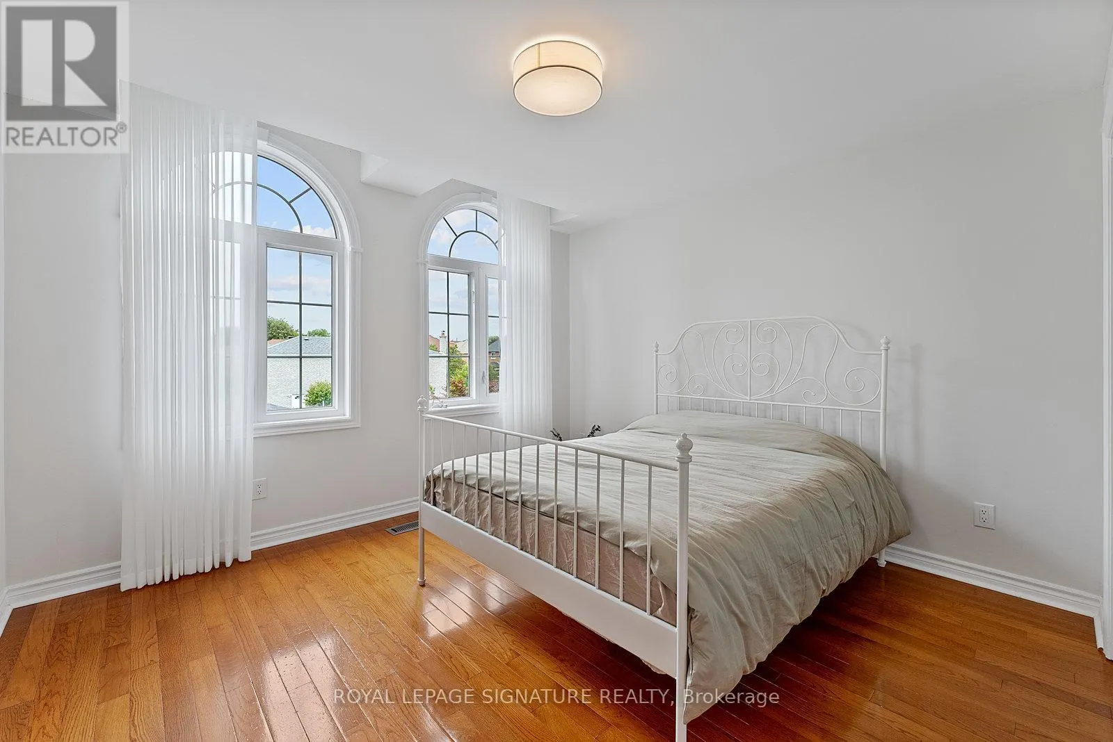 35 MALLORY AVENUE
