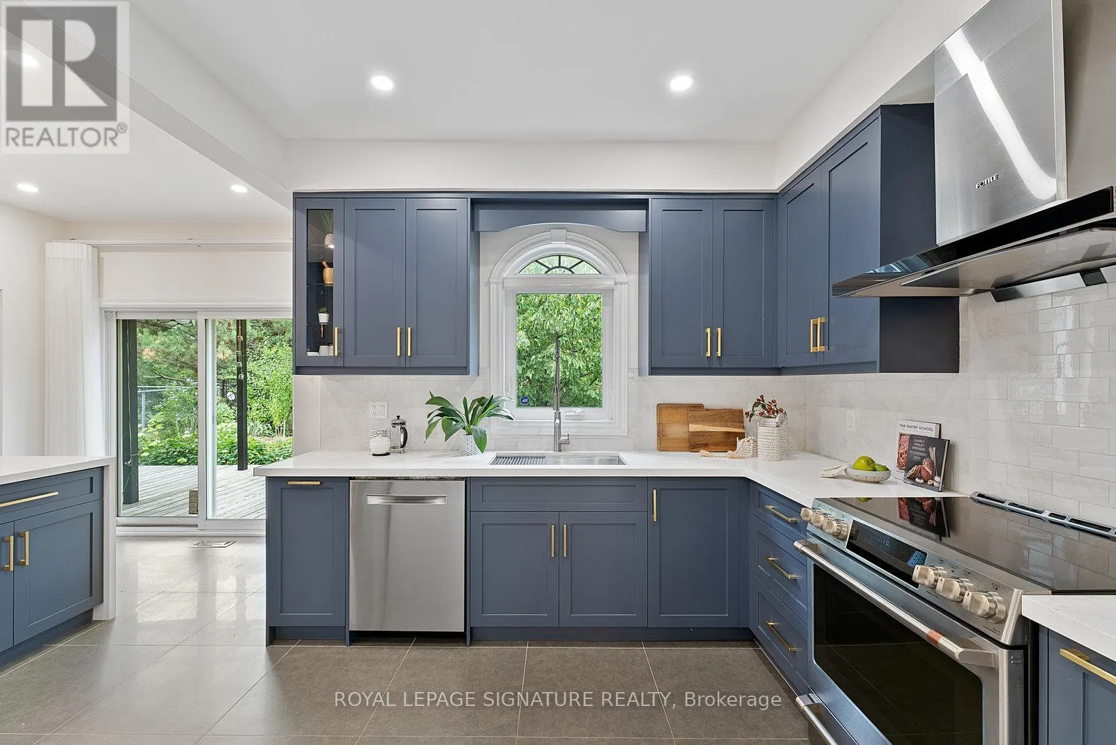 35 MALLORY AVENUE