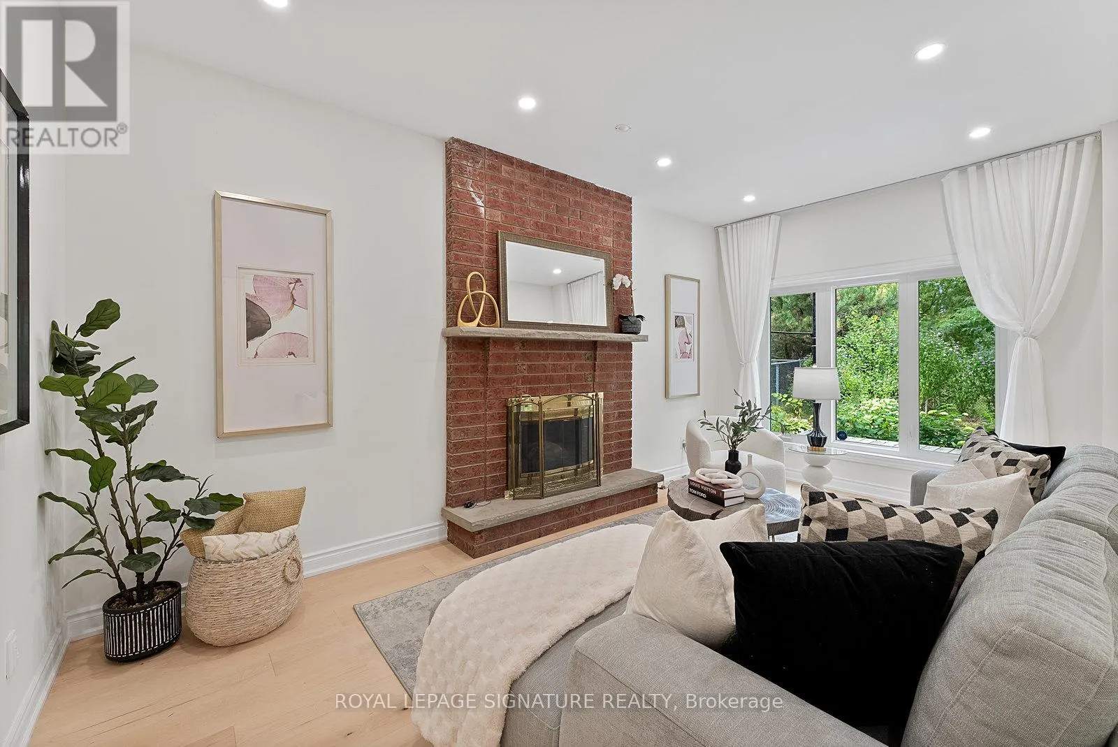 35 MALLORY AVENUE