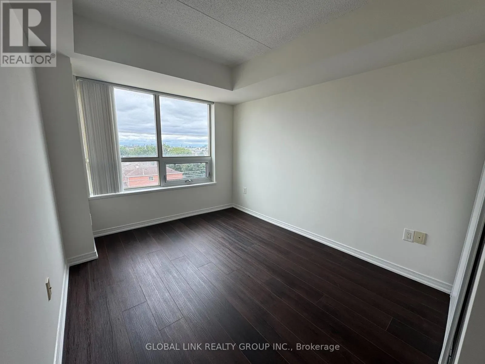 605 - 4600 STEELES AVENUE E
