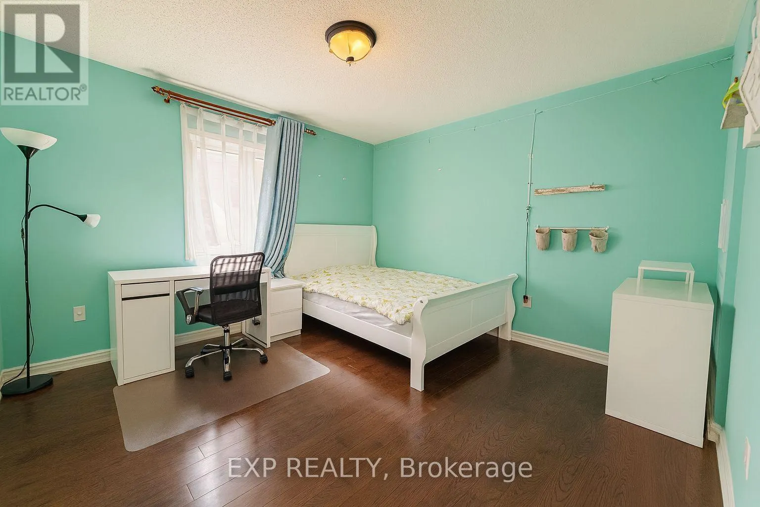 278 THE BRIDLE WALK