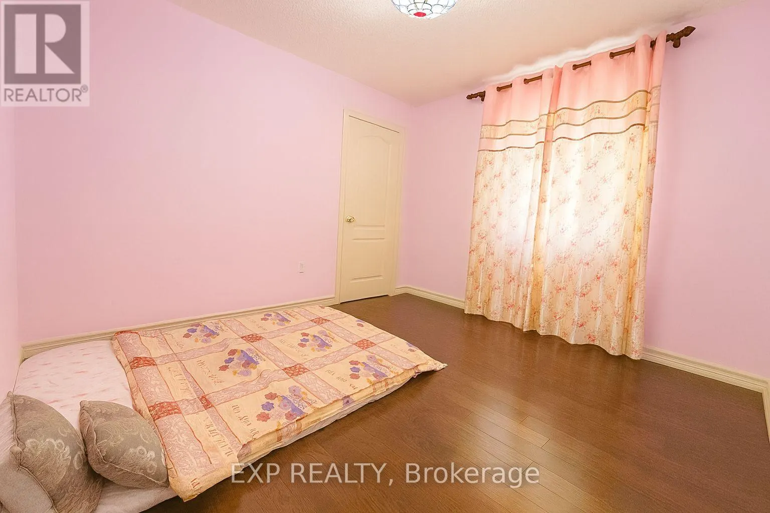 278 THE BRIDLE WALK