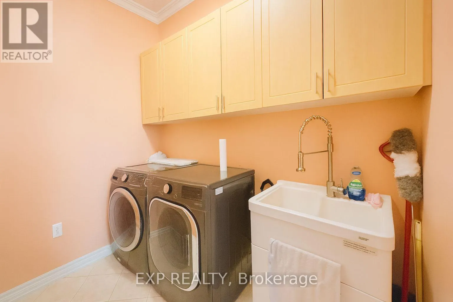 278 THE BRIDLE WALK