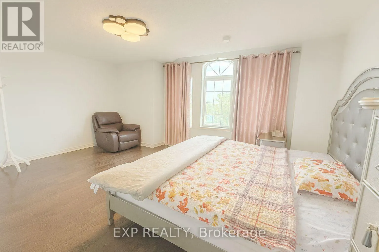 278 THE BRIDLE WALK