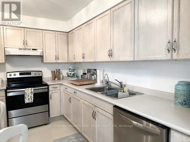 310 - 85 WELLINGTON STREET W