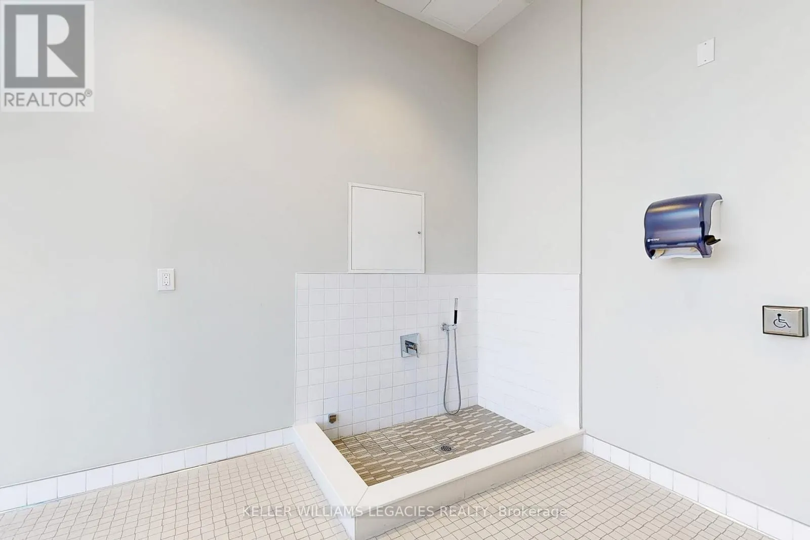 211 - 100 EAGLE ROCK WAY