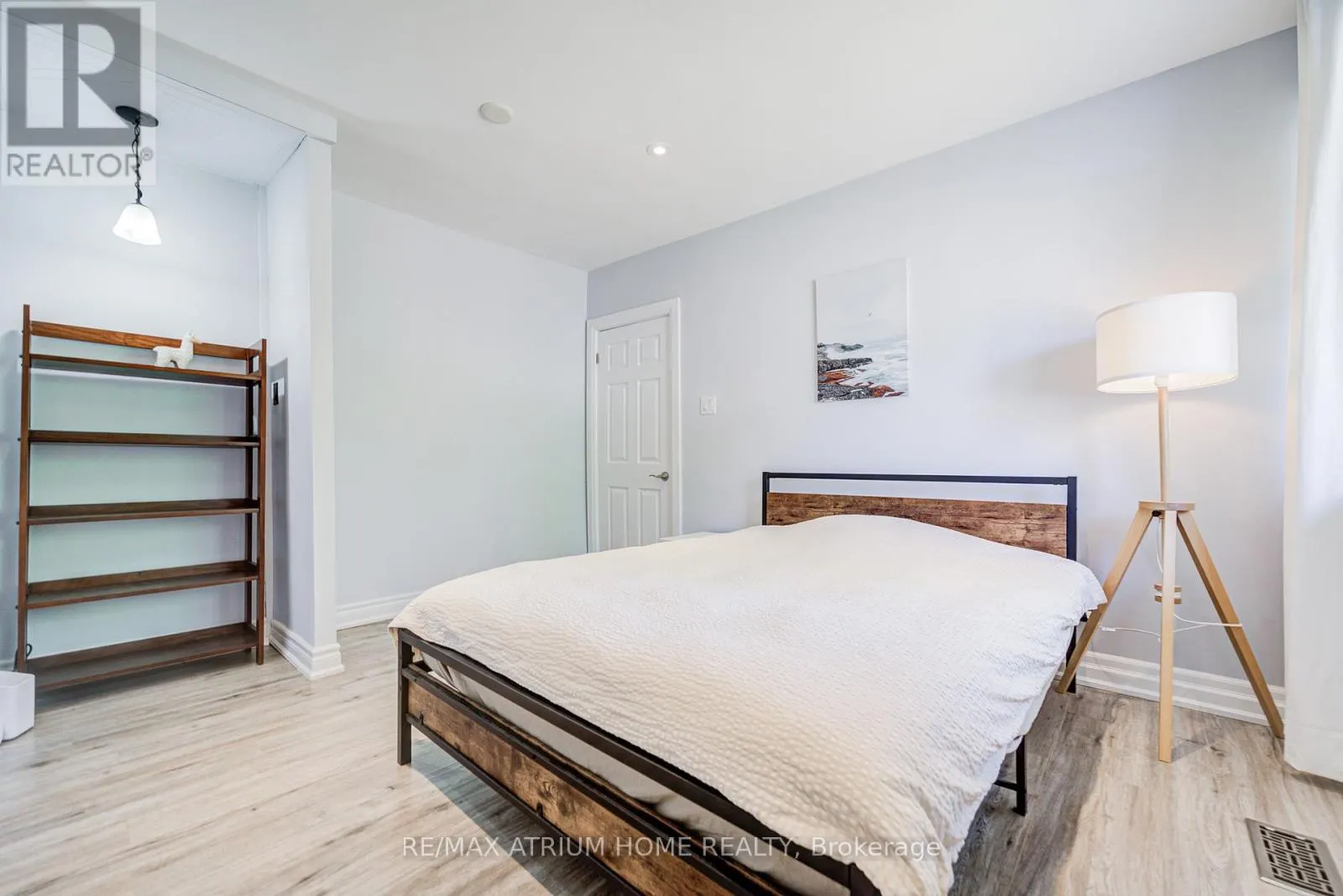 29 STARLIGHT CRESCENT E