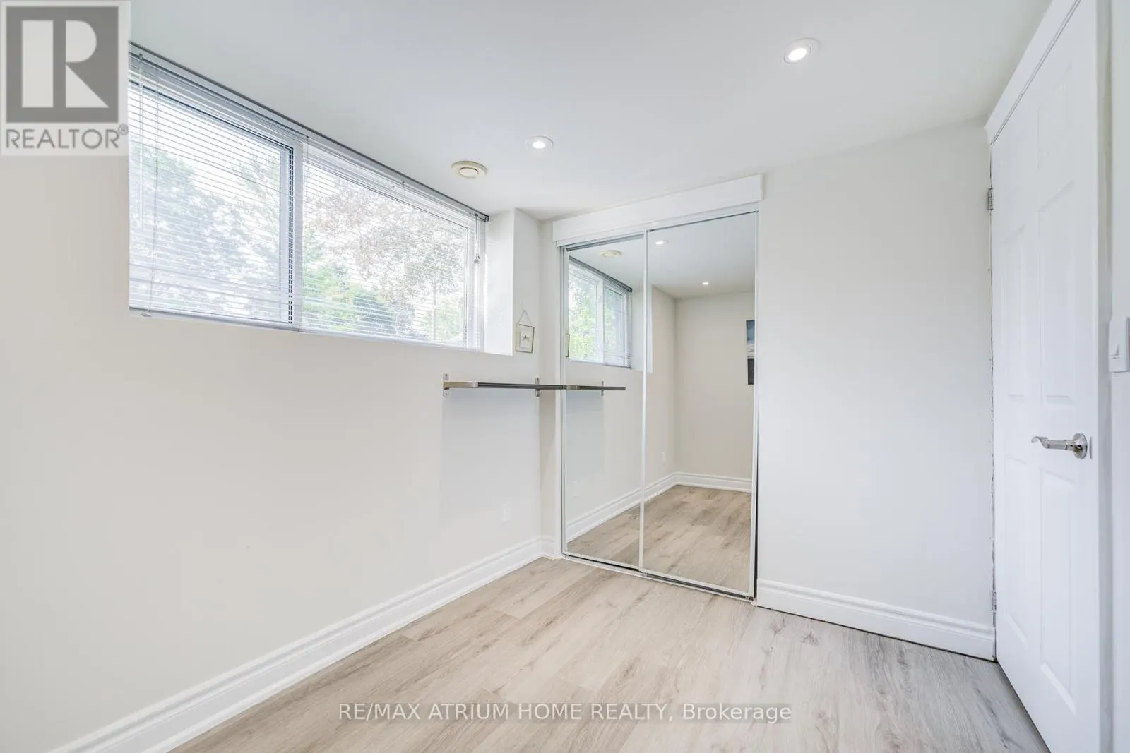 29 STARLIGHT CRESCENT E