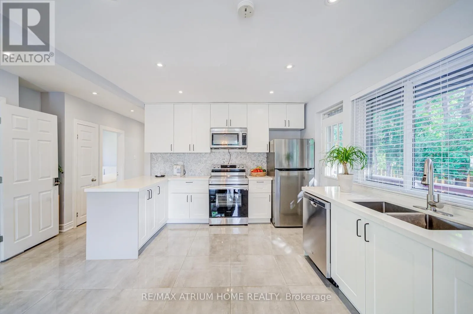 29 STARLIGHT CRESCENT E