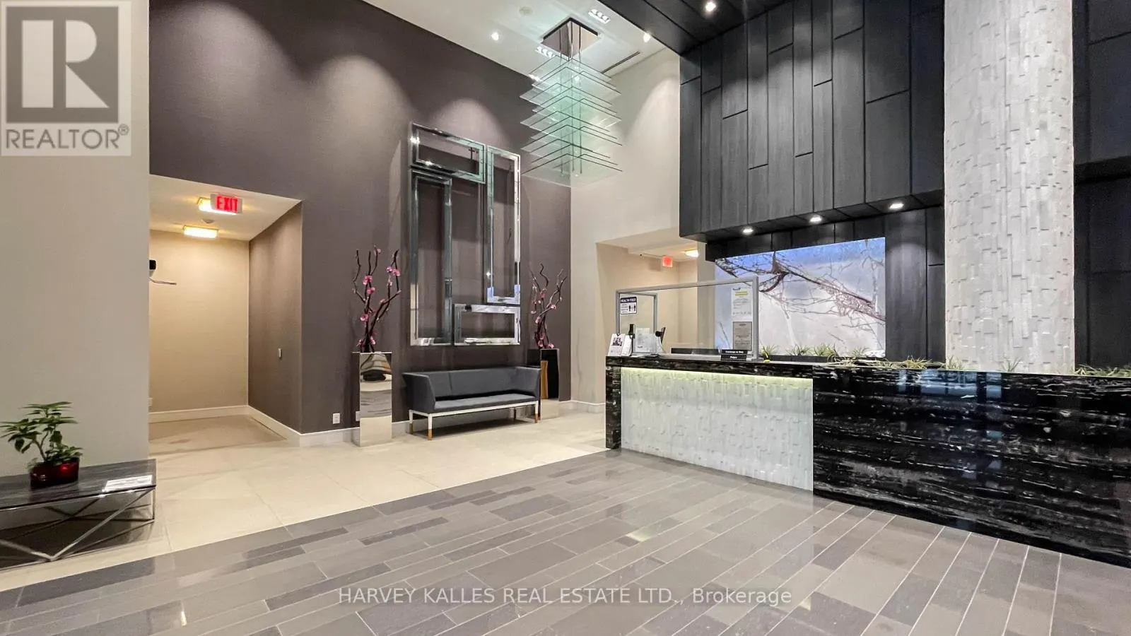 SE204 - 9199 YONGE STREET