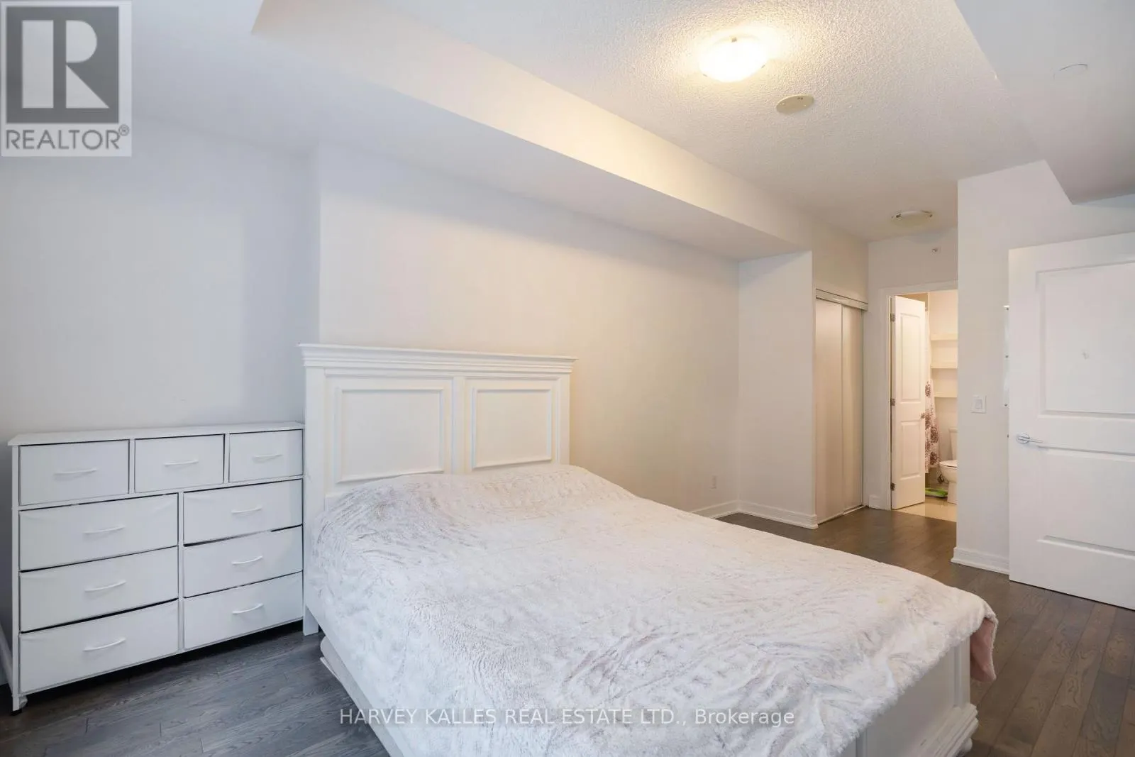 SE204 - 9199 YONGE STREET