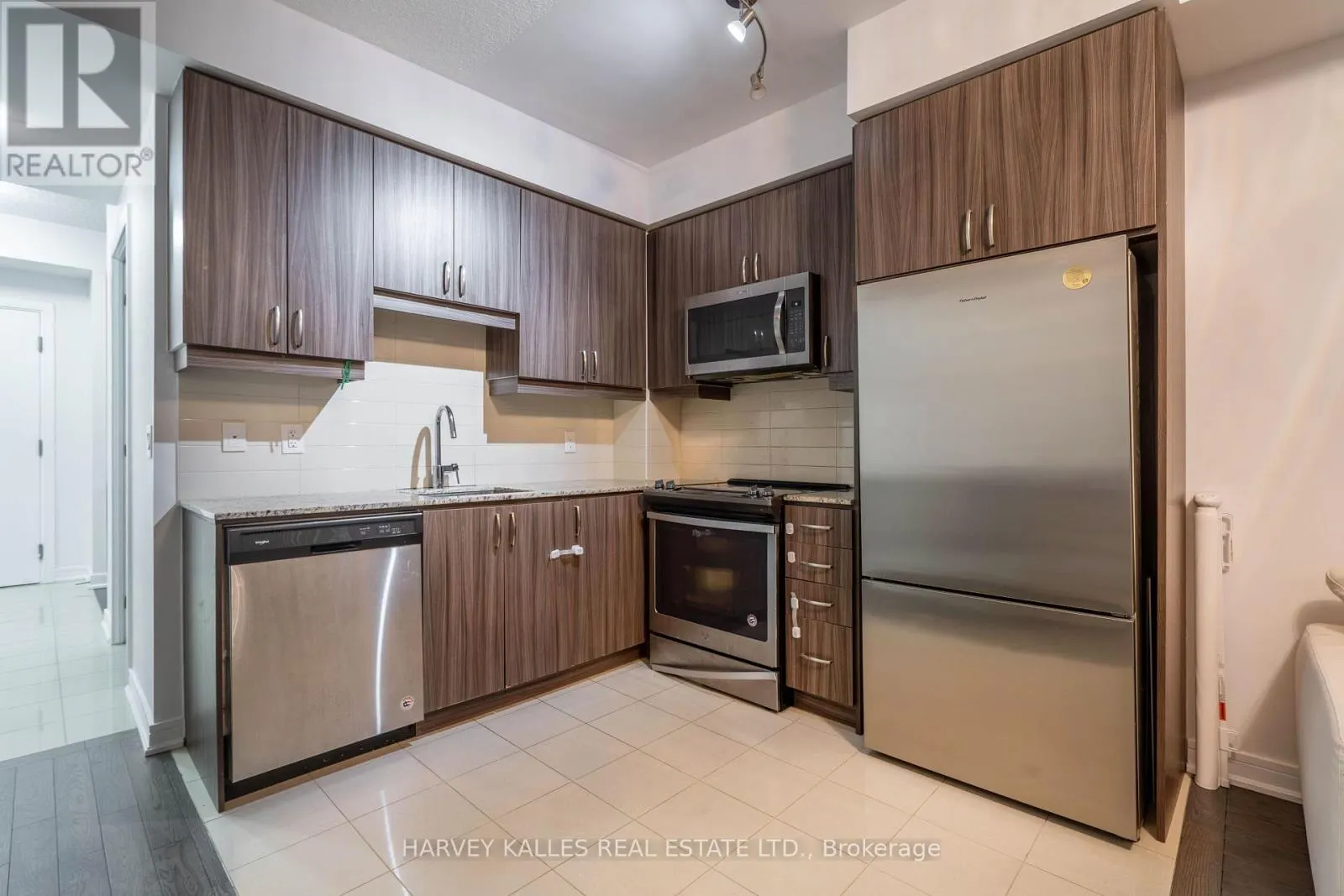SE204 - 9199 YONGE STREET