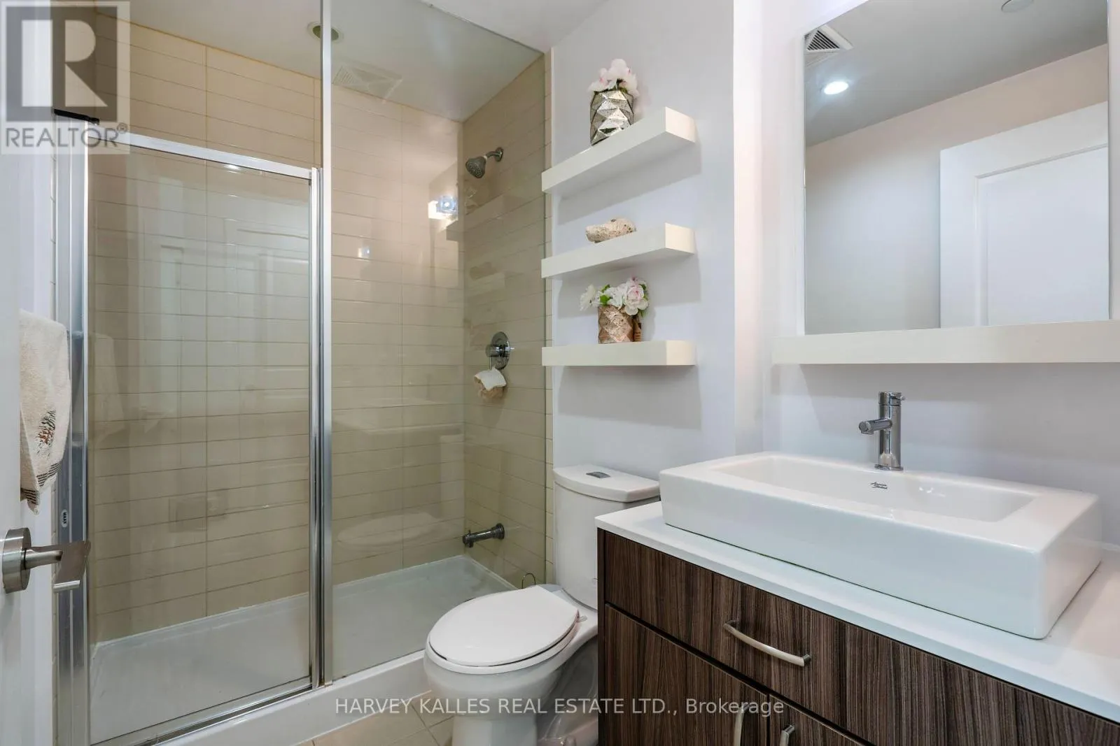 SE204 - 9199 YONGE STREET