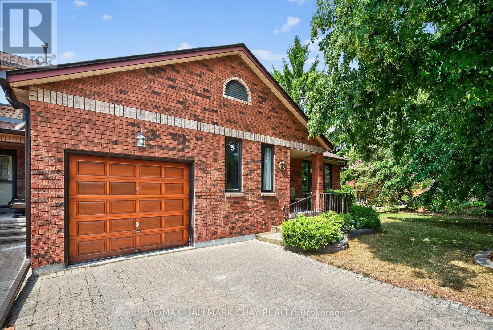 33 PARKETTE DRIVE
