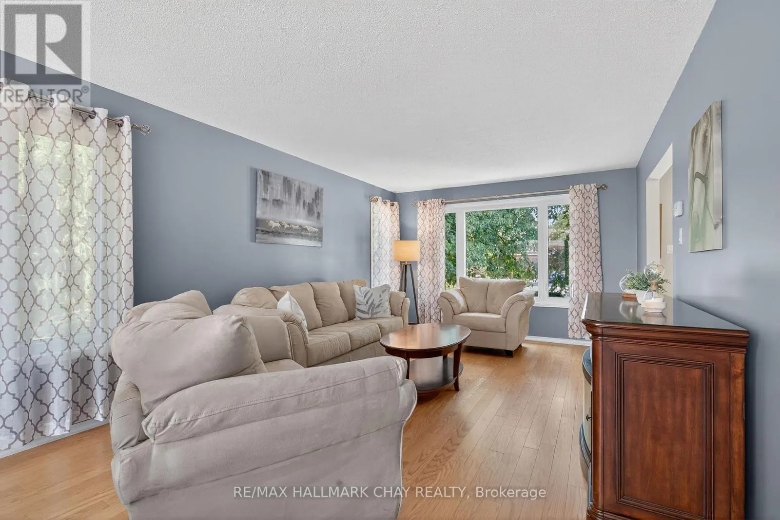 33 PARKETTE DRIVE