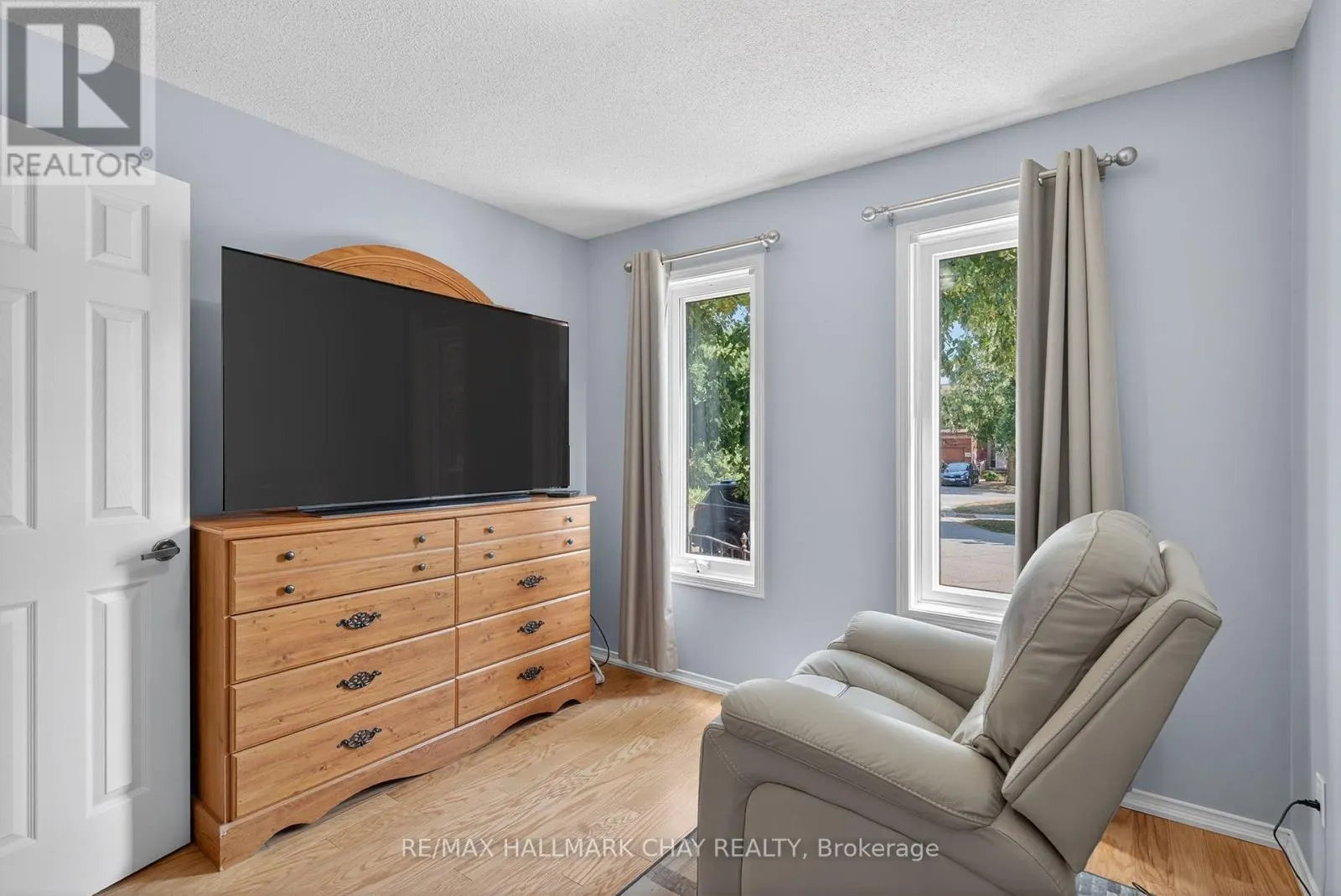 33 PARKETTE DRIVE