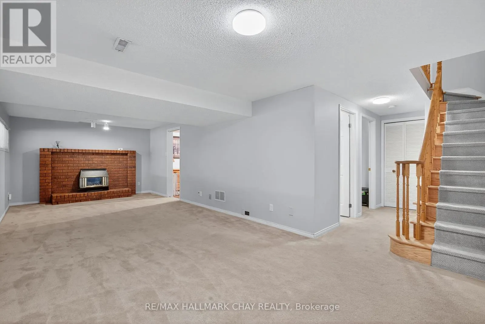 33 PARKETTE DRIVE