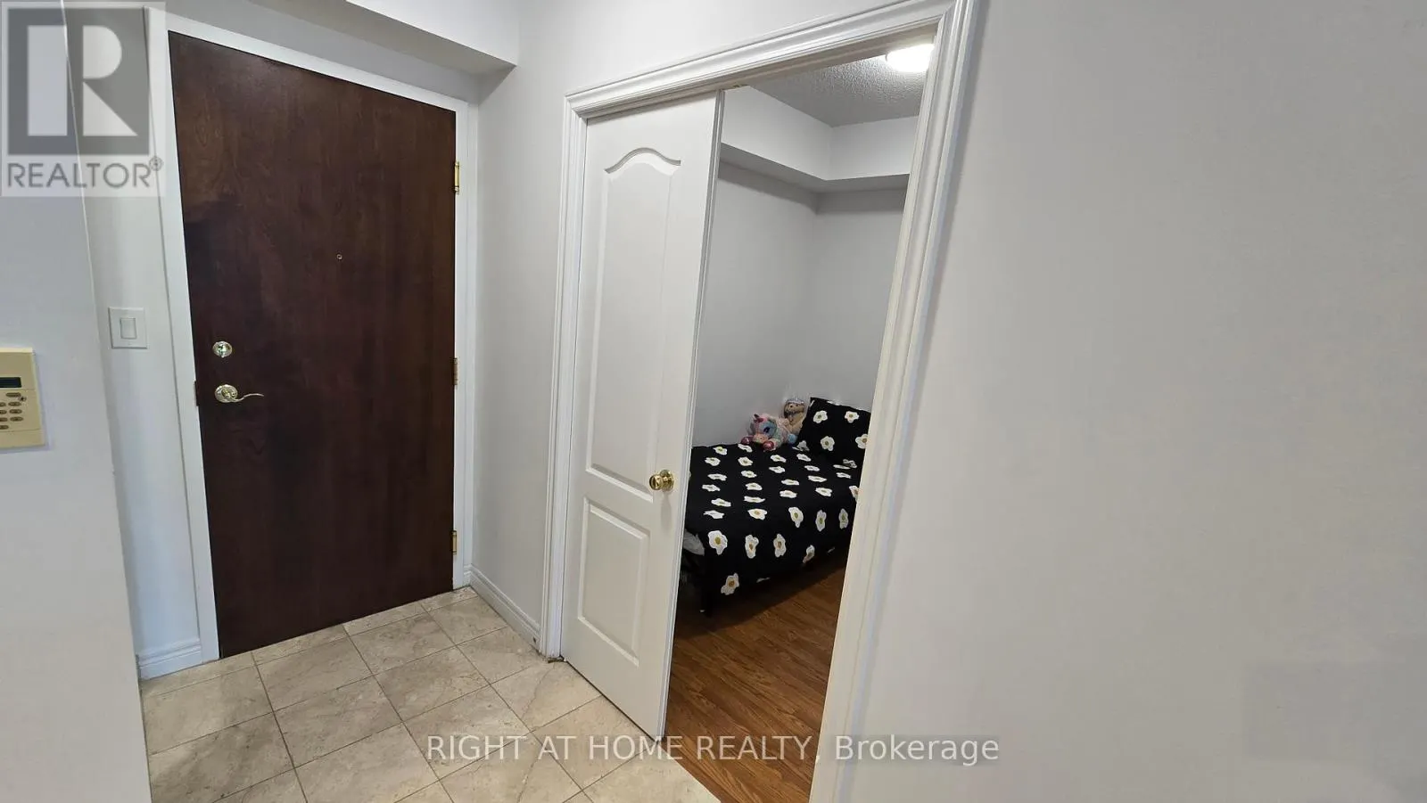 209 - 100 PROMENADE CIRCLE