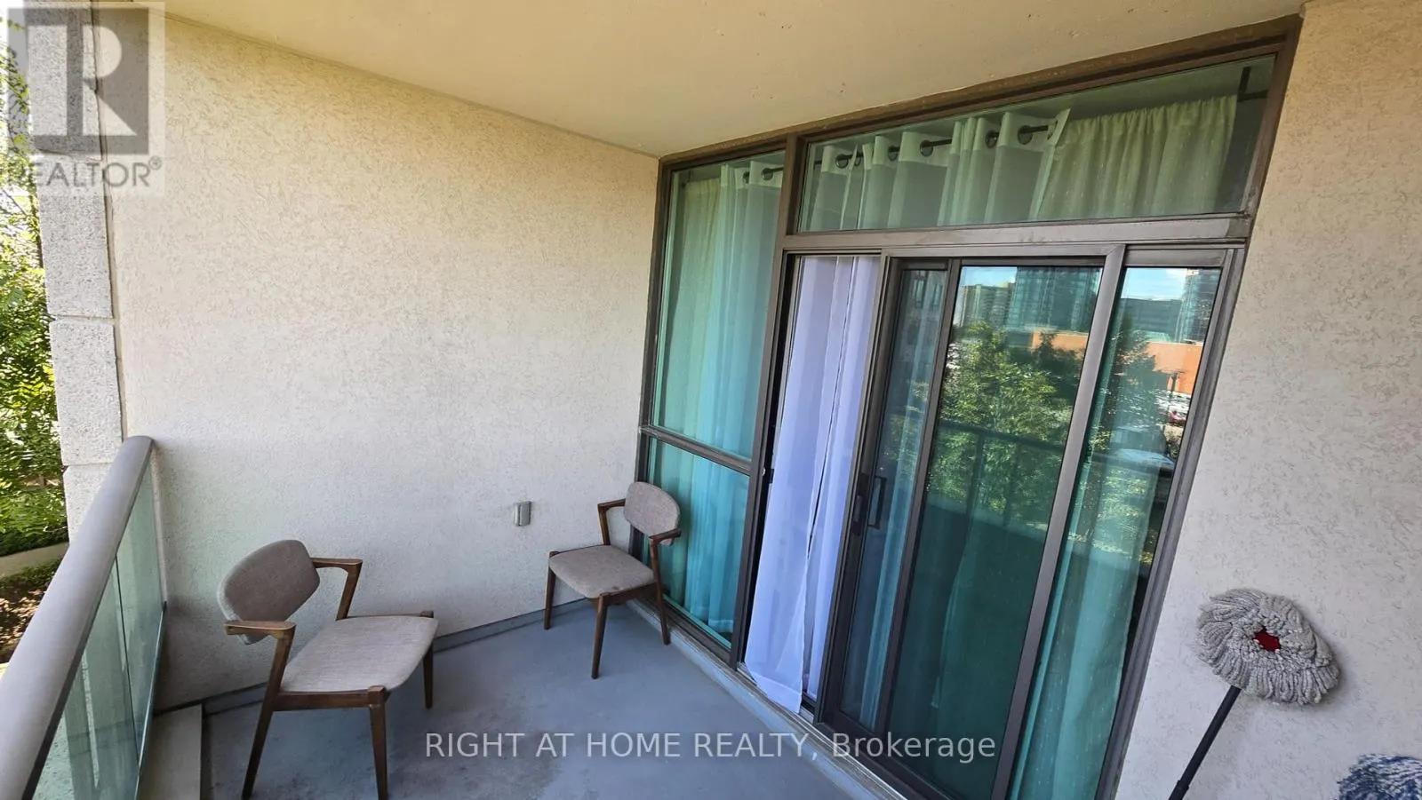 209 - 100 PROMENADE CIRCLE