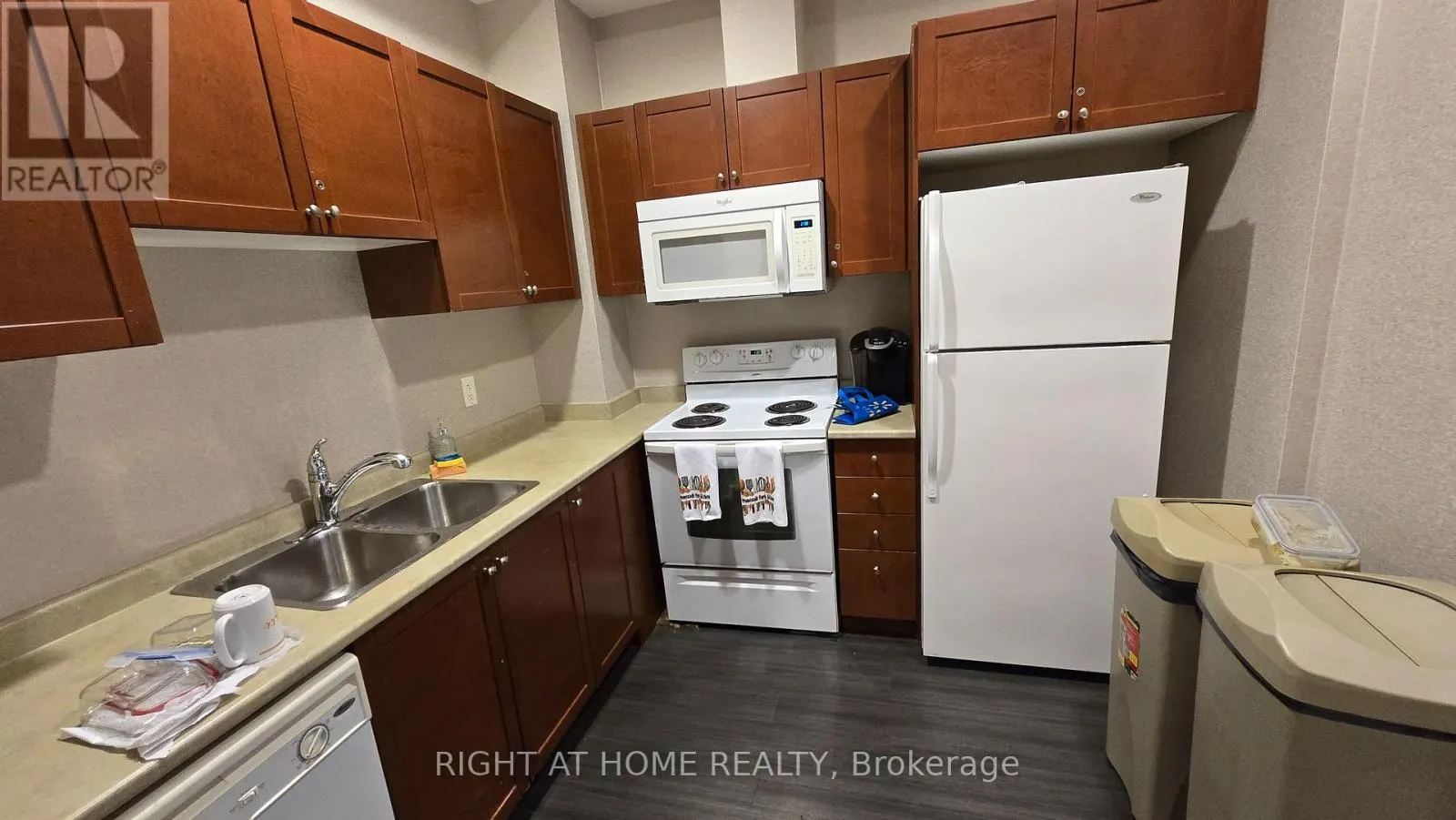 209 - 100 PROMENADE CIRCLE