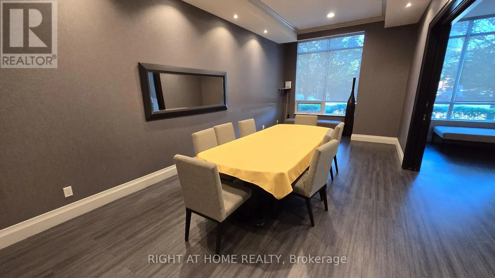 209 - 100 PROMENADE CIRCLE