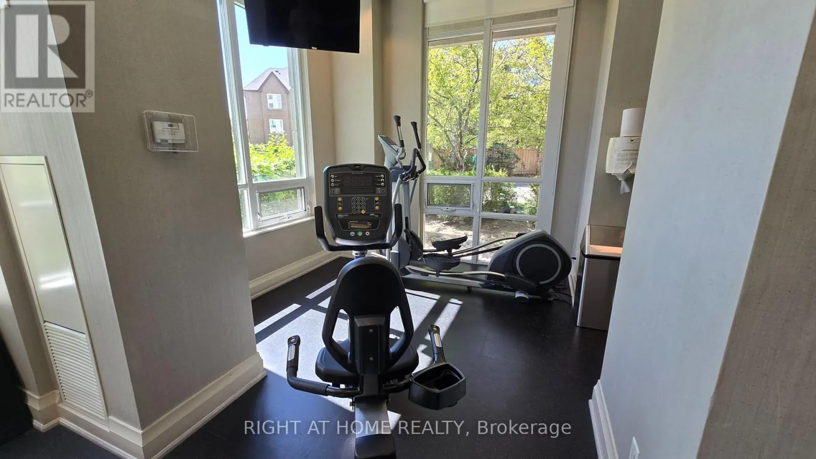 209 - 100 PROMENADE CIRCLE