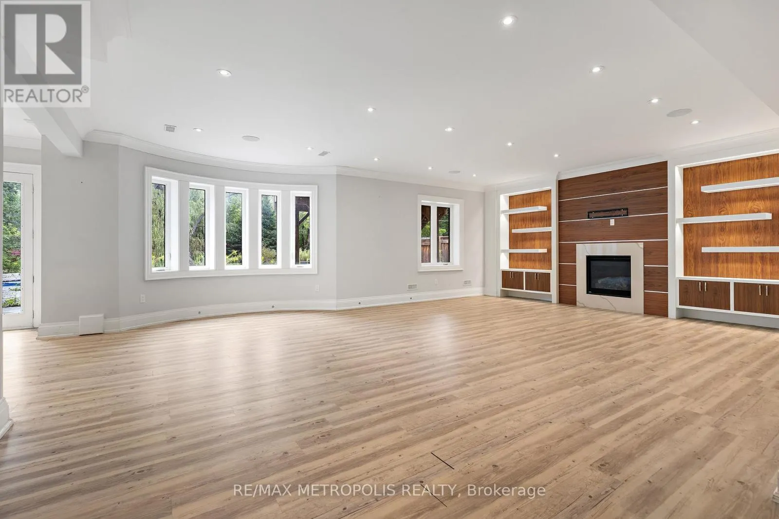 2 POPLAR DRIVE