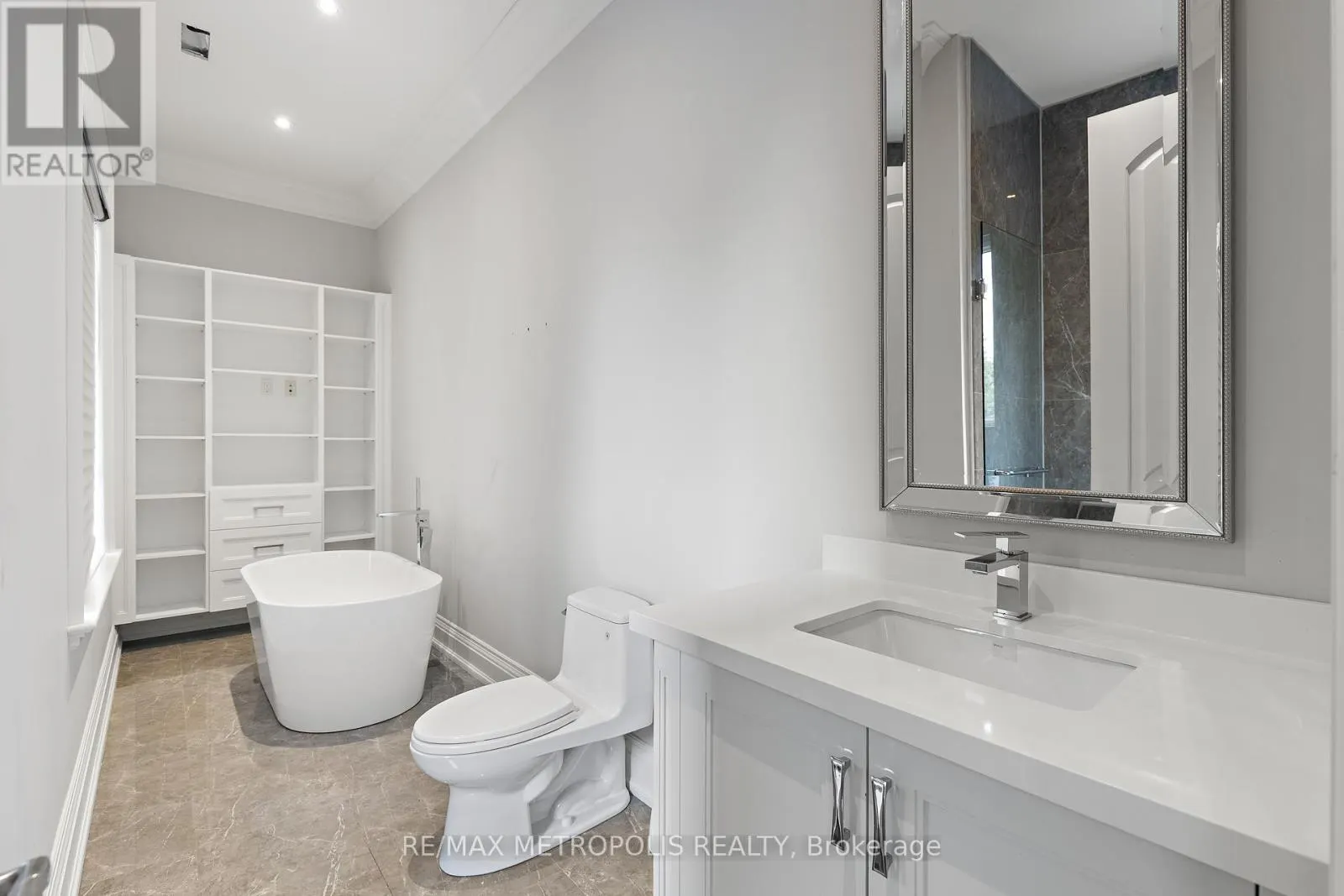2 POPLAR DRIVE