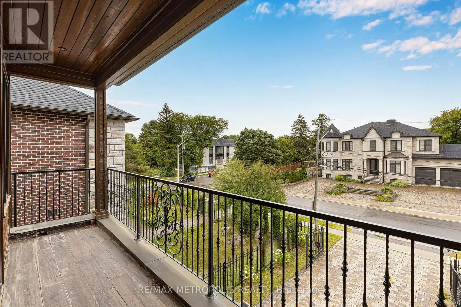 2 POPLAR DRIVE