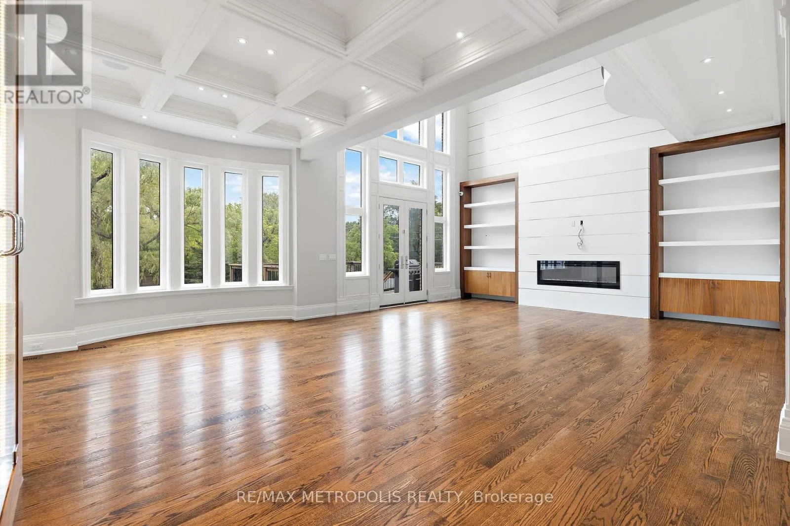 2 POPLAR DRIVE